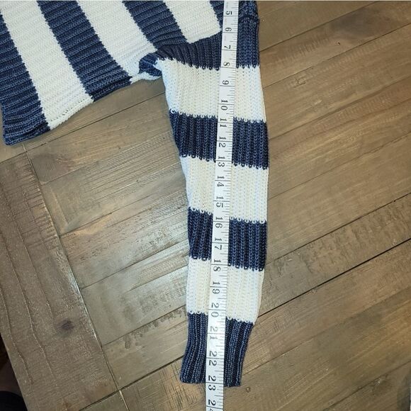 American Eagle Oversized Cropped Blue White Striped Chunky Knit Sweater XS - Picture 11 of 11